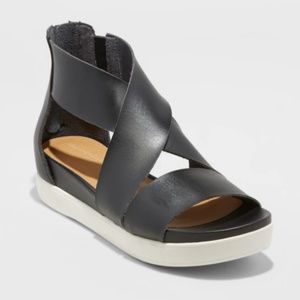 Universal Thread Women's Hummingbird Ankle Sandals